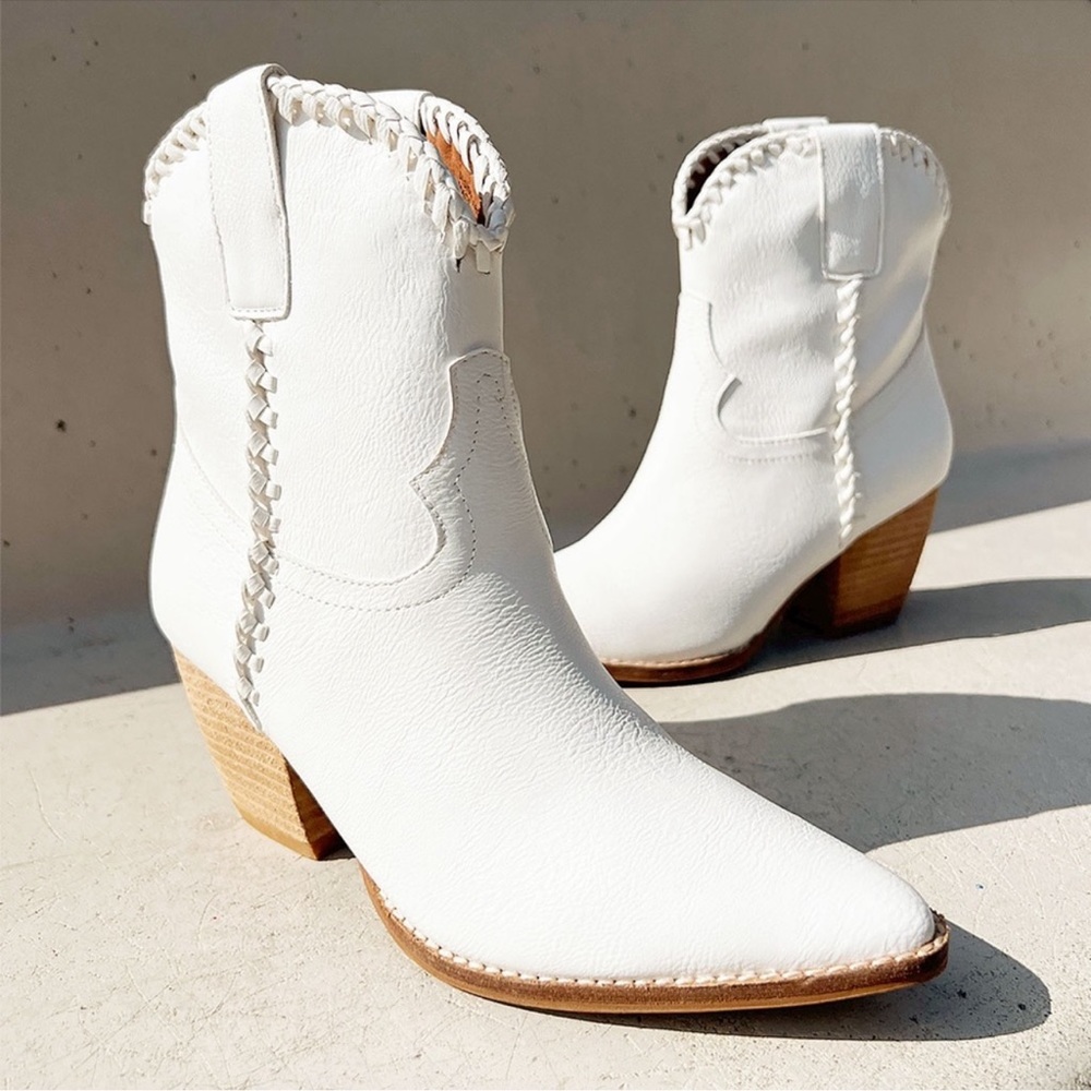 NEW Western Cowboy Whipstitched Ankle Boots
Pointy Toe Block Heel Distress White